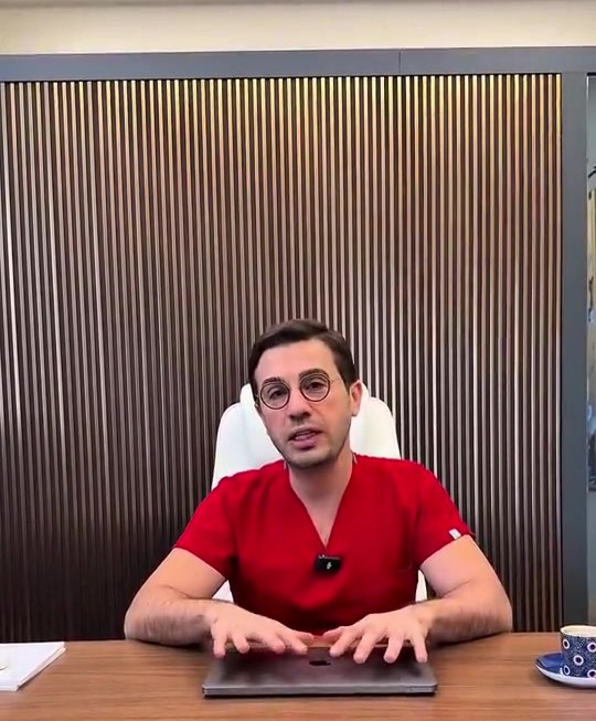 Op. Dr. İbrahim Halil Özdurak'ın kliniğinde sağlık bilgileri anlattığı videodan bir kare